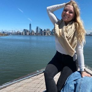 Meet your Posher, Alisha